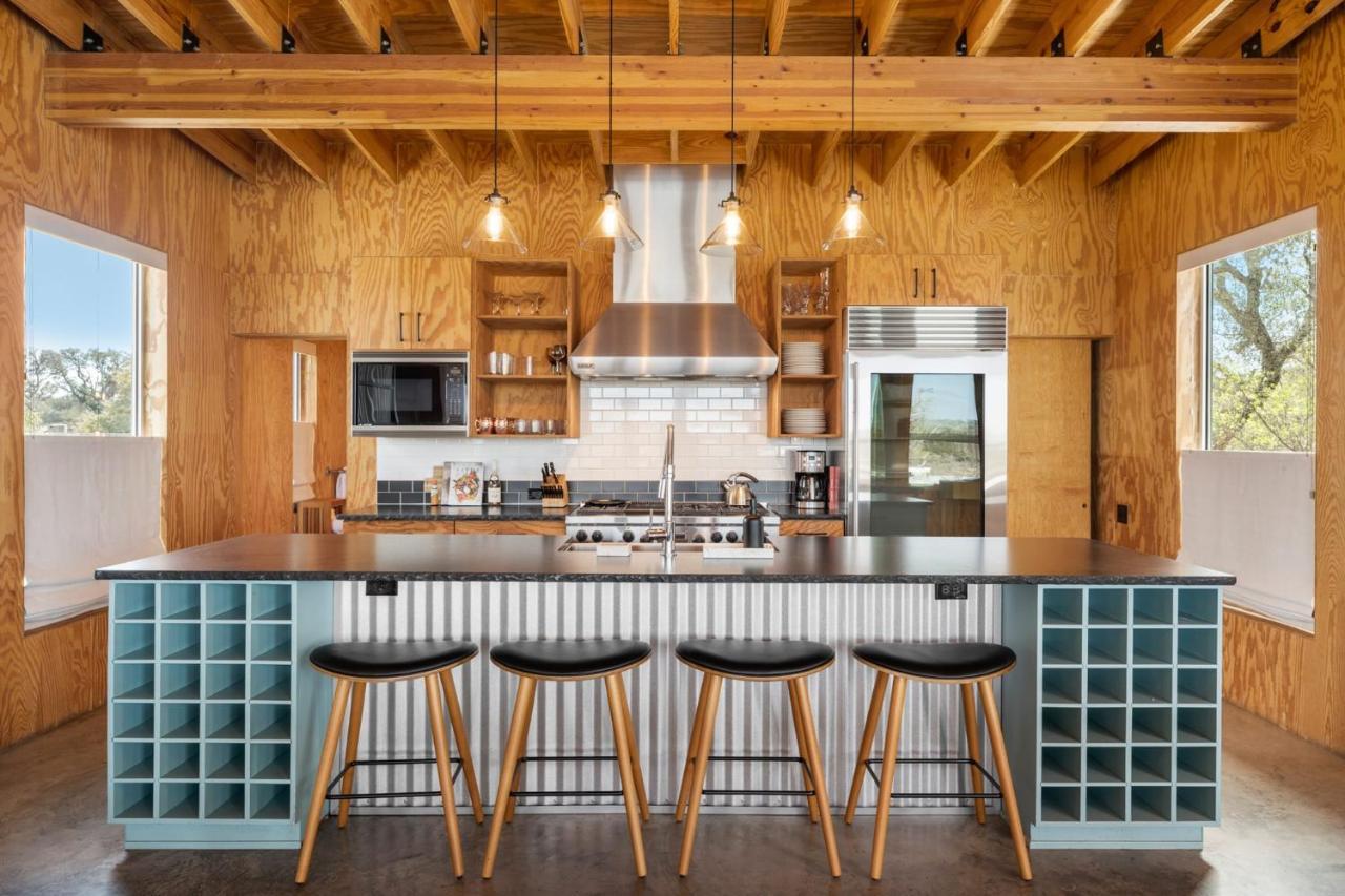 Lazo House - Riverfront With Overlooking Llano River Εξωτερικό φωτογραφία