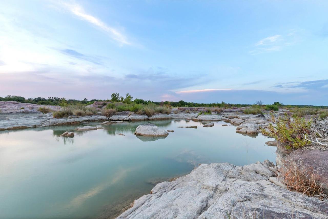 Lazo House - Riverfront With Overlooking Llano River Εξωτερικό φωτογραφία