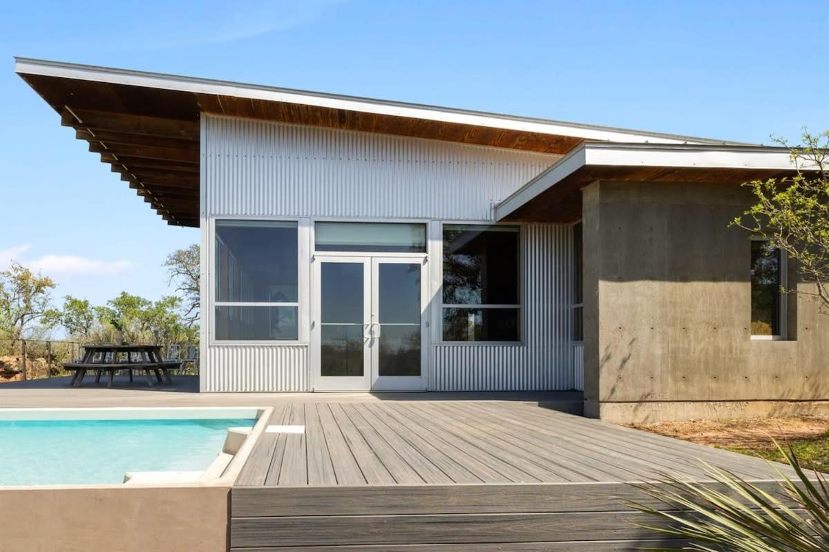 Lazo House - Riverfront With Overlooking Llano River Εξωτερικό φωτογραφία