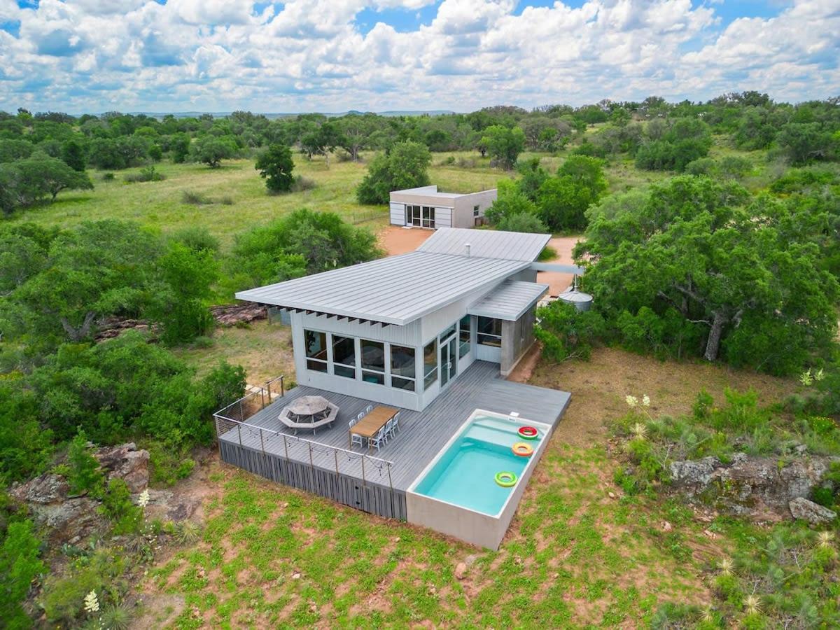 Lazo House - Riverfront With Overlooking Llano River Εξωτερικό φωτογραφία